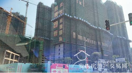 二手房市場，櫻桃也跑了一下，因?yàn)橛旰^(qū)算老城區(qū)，樓梯房特別多，所以品質(zhì)電梯小區(qū)的價(jià)格和樓梯房還是相差挺大的，很多2010年蓋的房子還是樓梯房，這在一二線城市幾乎不太可能了，而且樓梯房三樓以下和五六樓市場完全是天壤之別，所以價(jià)格也便宜。