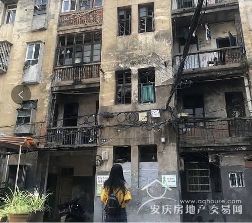 附近恒大的一個(gè)盤說是打8折，但打完精裝修還要7200-7500元/平米，學(xué)區(qū)也不好，賣的好不好可想而知。